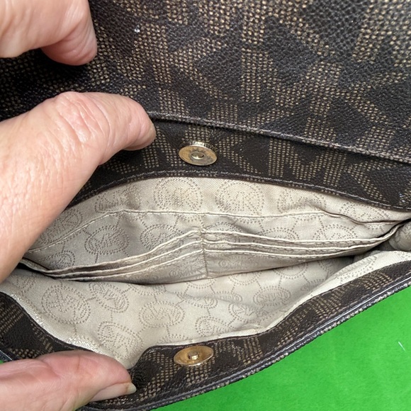 MICHAEL KORS BROWN LOGO LARGE TOTE WITH FRONT POCKET - Picture 4 of 16